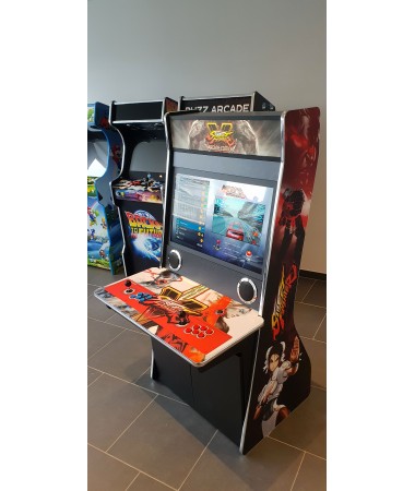 SPIELHALLENTERMINAL IM SITZEN